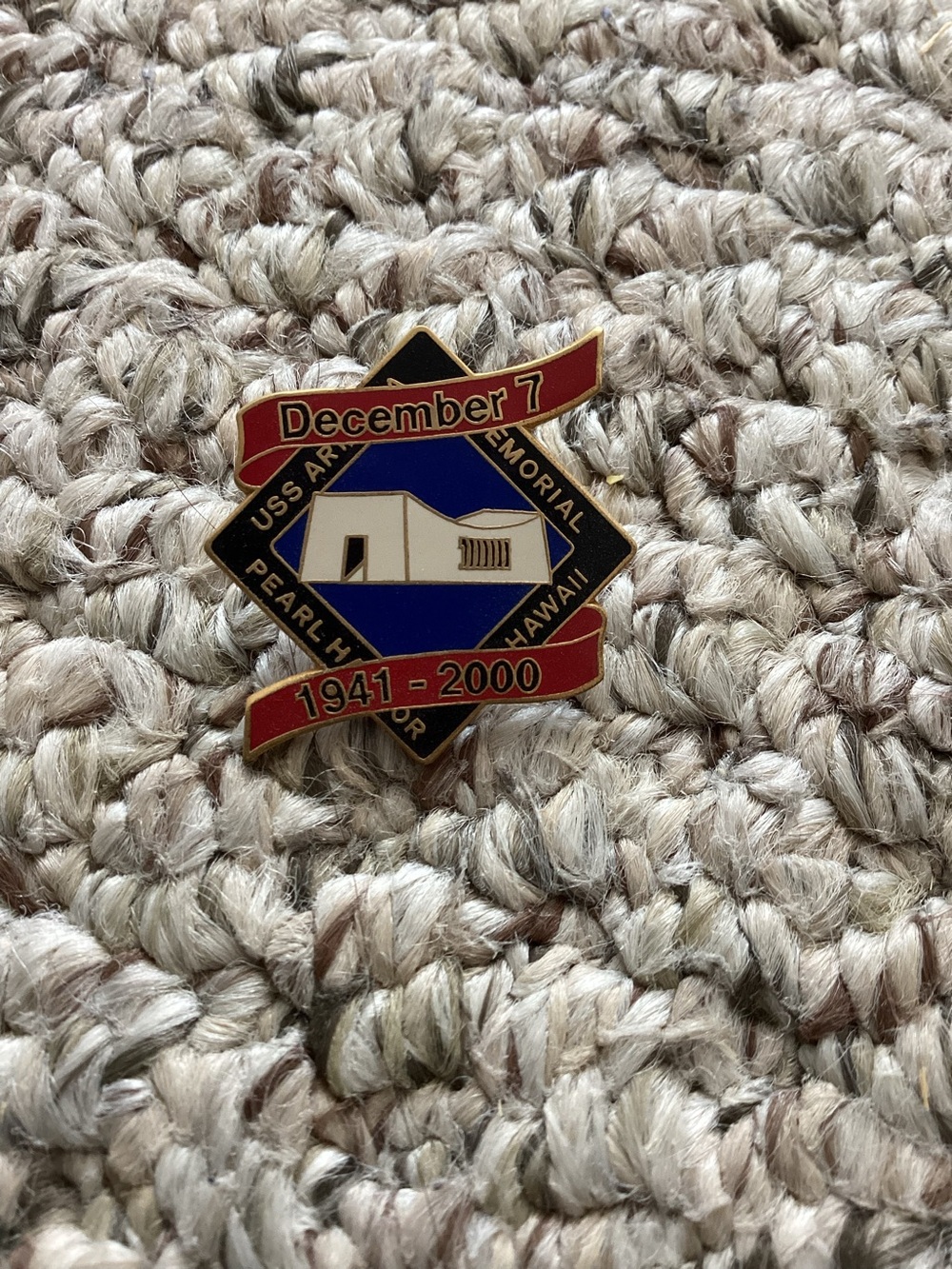 Souvenir Lapel Straight Back Pin Pearl Harbor December 7 USS Arizona Memorial